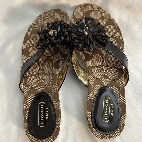 Coach Brown Patent Leather Thomg Sandal W/ Bow Size 7 1/2 - Picture 5 of 9